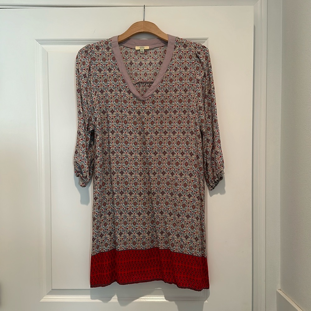 Mid length soft fabric dress.